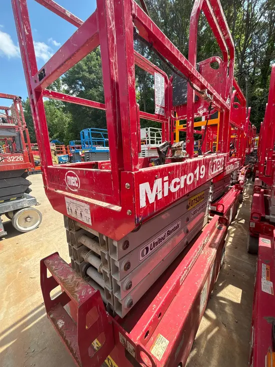 2018 MEC MICRO 19 Scissor Lift