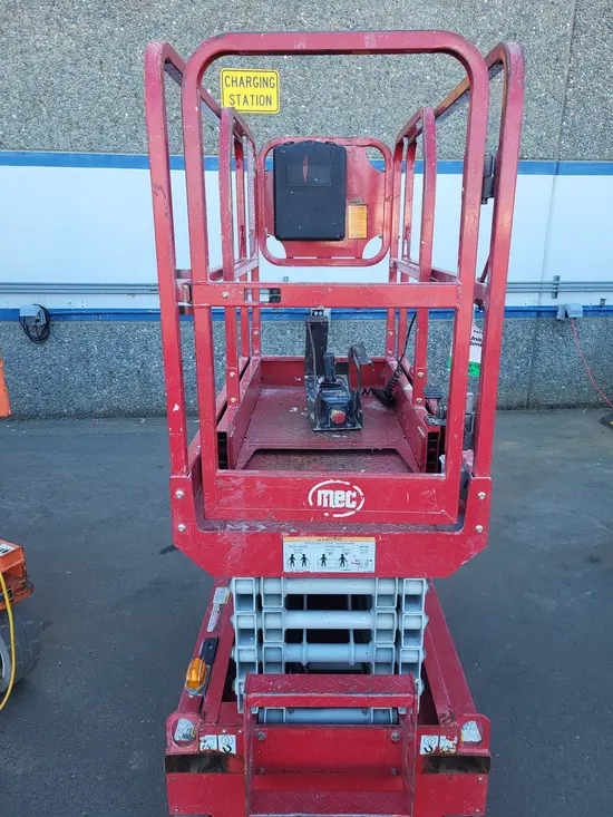 2019 MEC MICRO 19 Scissor Lift