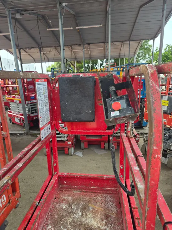 2018 MEC MICRO 19 Scissor Lift