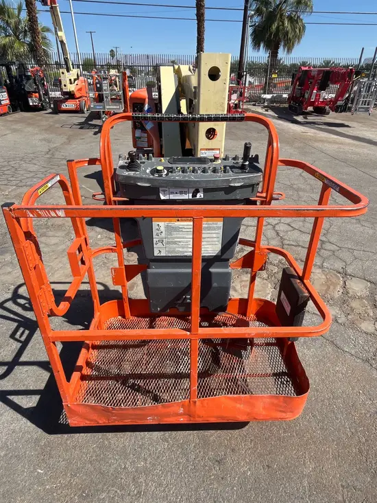2013 JLG E400AN Articulating Boom Lift