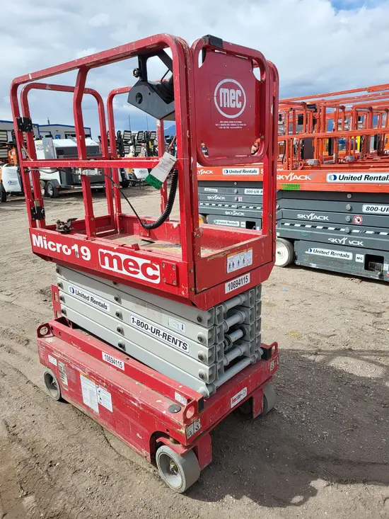 2017 MEC MICRO 19 Scissor Lift