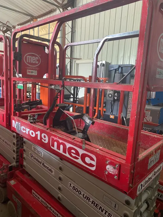 2018 MEC MICRO 19 Scissor Lift