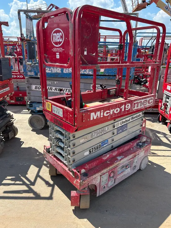 2018 MEC MICRO 19 Scissor Lift