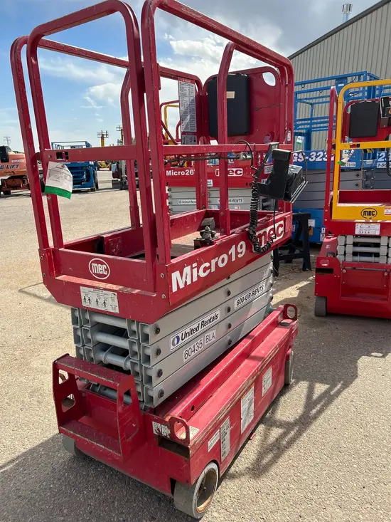 2018 MEC MICRO 19 Scissor Lift