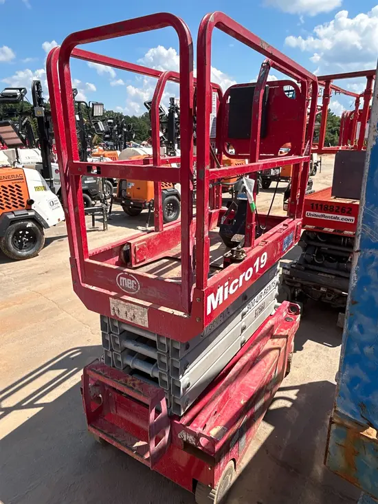 2018 MEC MICRO 19 Scissor Lift