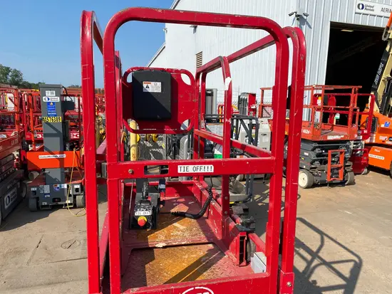2018 MEC MICRO 19 Scissor Lift