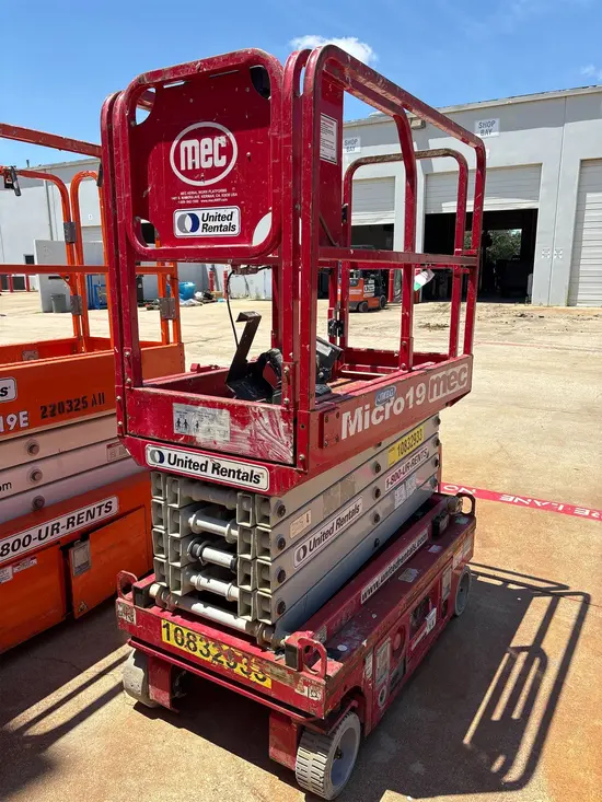 2018 MEC MICRO 19 Scissor Lift
