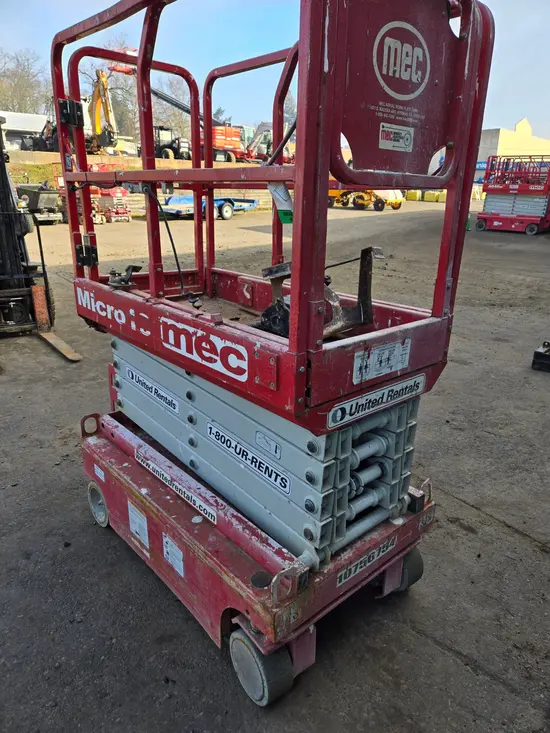 2018 MEC MICRO 19 Scissor Lift