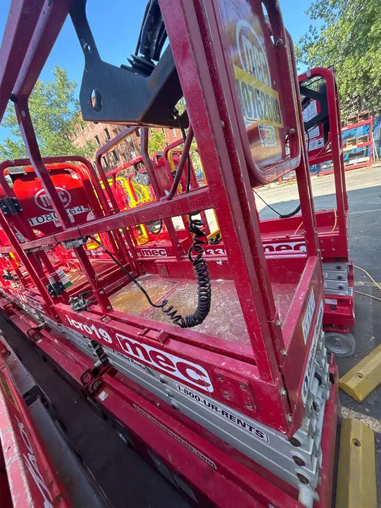2018 MEC MICRO 19 Scissor Lift