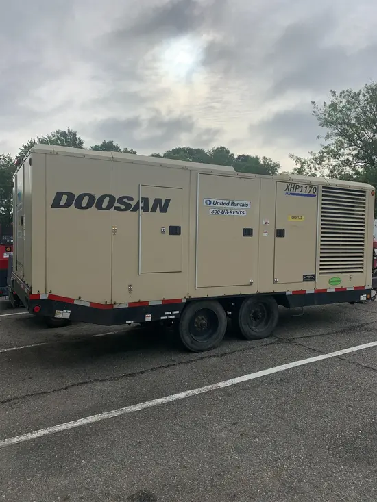 2019 Doosan XHP1170WCU-T4F Air Compressor