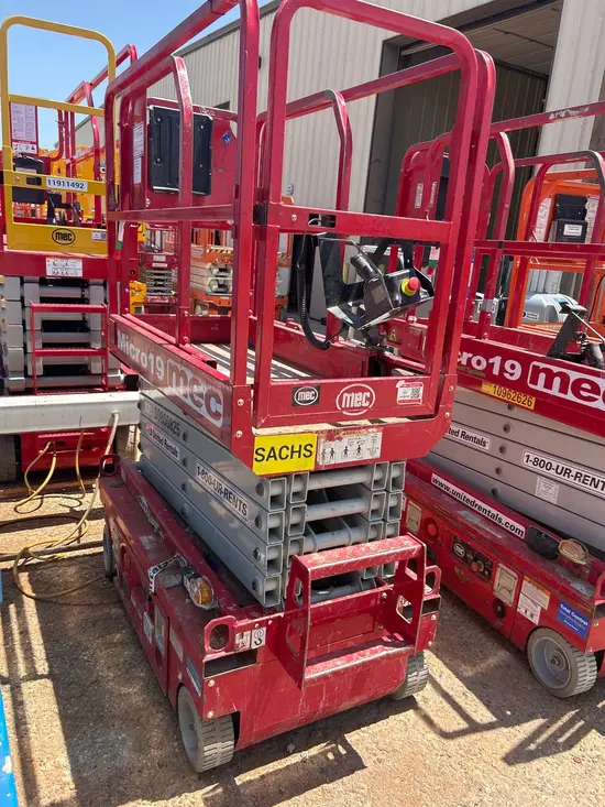2018 MEC MICRO 19 Scissor Lift