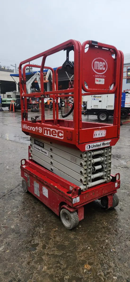2018 MEC MICRO 19 Scissor Lift