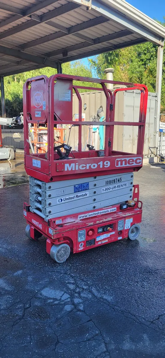 2018 MEC MICRO 19 Scissor Lift