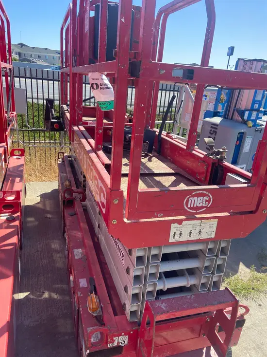 2018 MEC MICRO 19 Scissor Lift