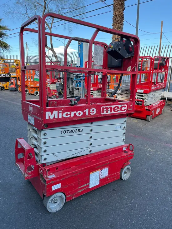 2018 MEC MICRO 19 Scissor Lift