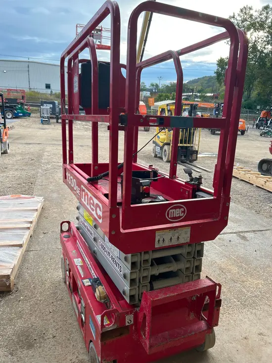 2019 MEC 1330SE Scissor Lift