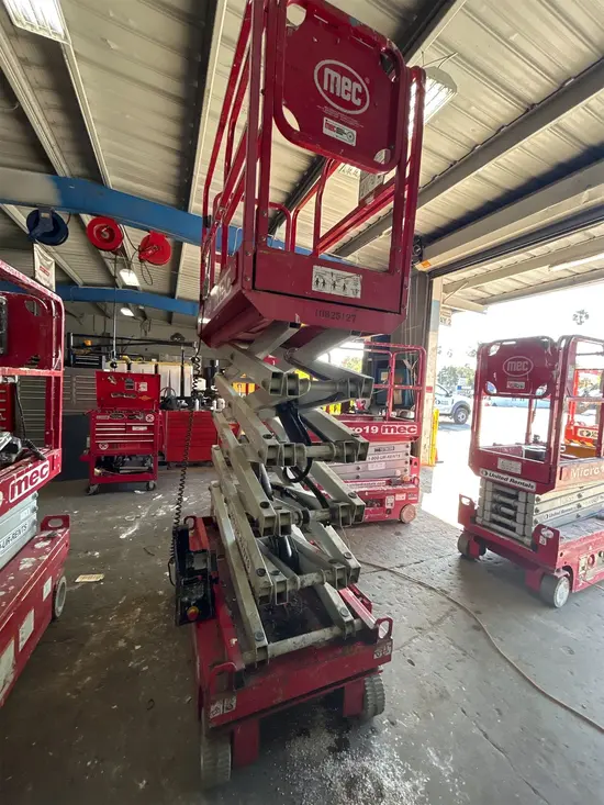 2018 MEC MICRO 19 Scissor Lift