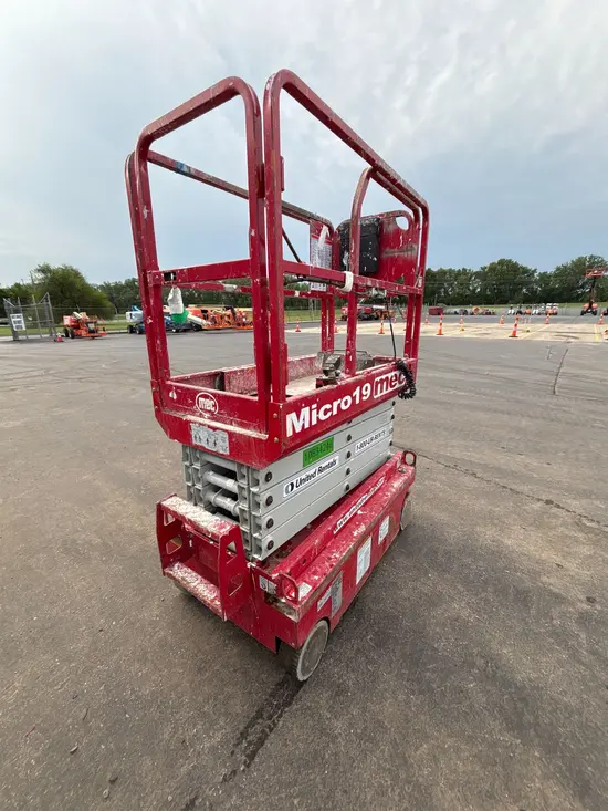 2018 MEC MICRO 19 Scissor Lift