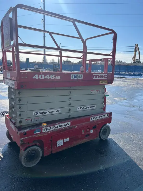 2017 MEC 4046SE Scissor Lift