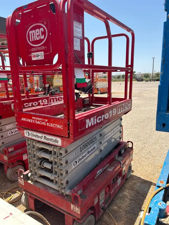 2018 MEC MICRO 19 Scissor Lift