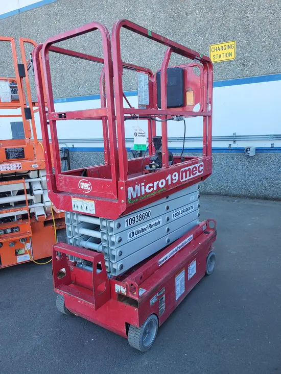 2019 MEC MICRO 19 Scissor Lift