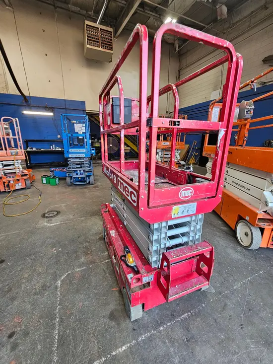 2018 MEC MICRO 19 Scissor Lift