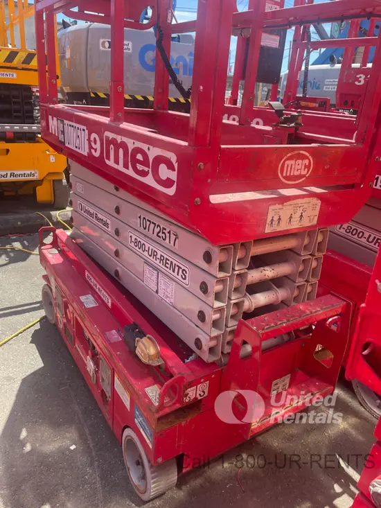 2018 MEC MICRO 19 Scissor Lift