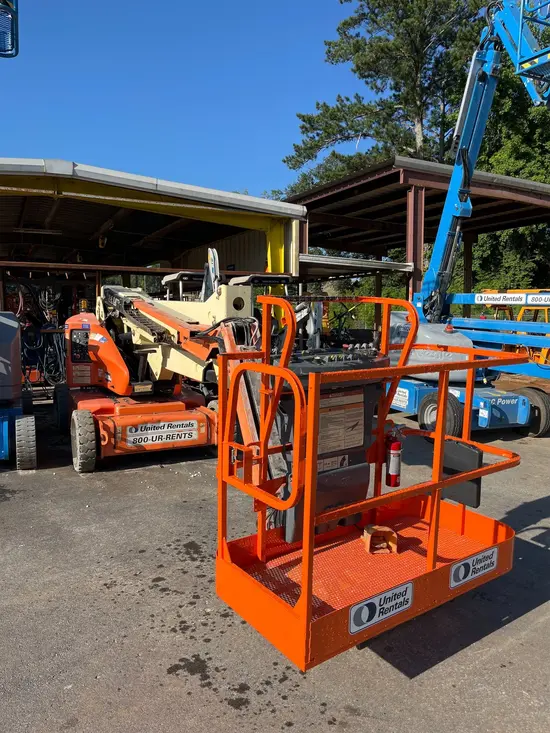 2013 JLG E450AJ Articulating Boom Lift