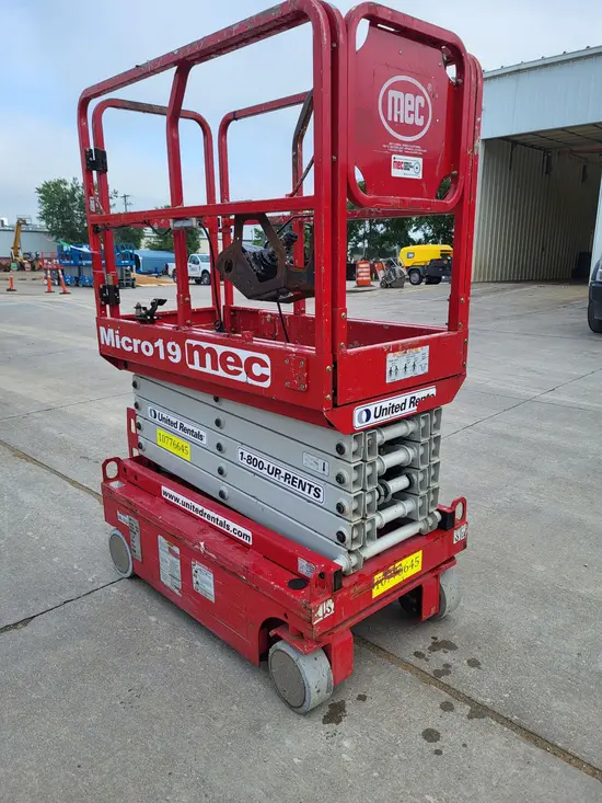 2018 MEC MICRO 19 Scissor Lift