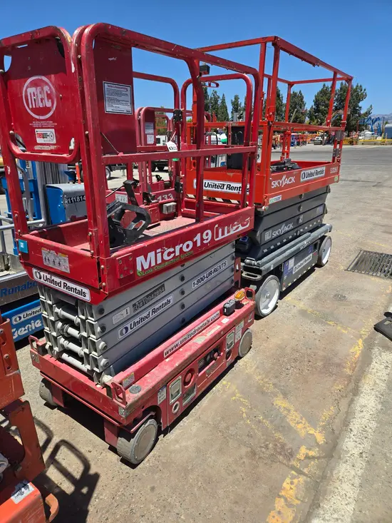 2019 MEC MICRO 19 Scissor Lift