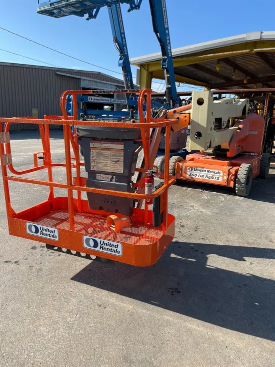 2013 JLG E450AJ Articulating Boom Lift