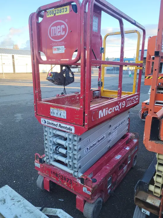 2018 MEC MICRO 19 Scissor Lift