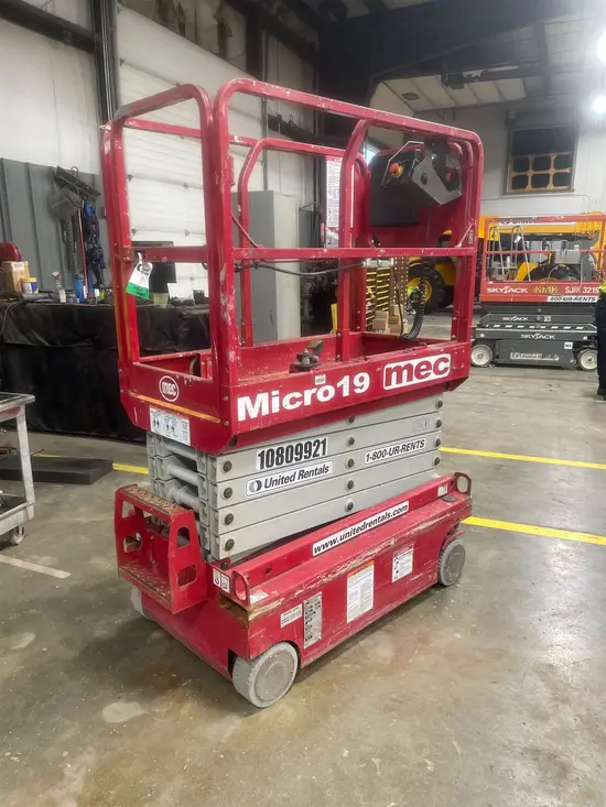 2018 MEC MICRO 19 Scissor Lift