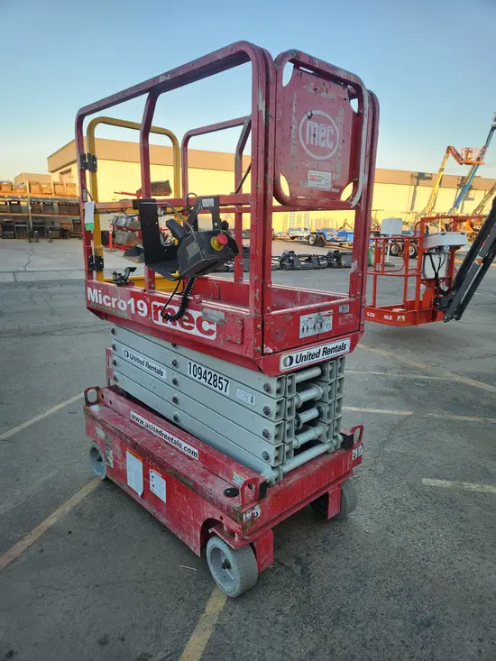 2019 MEC MICRO 19 Scissor Lift