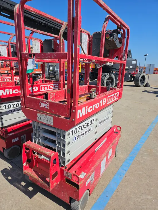2018 MEC MICRO 19 Scissor Lift