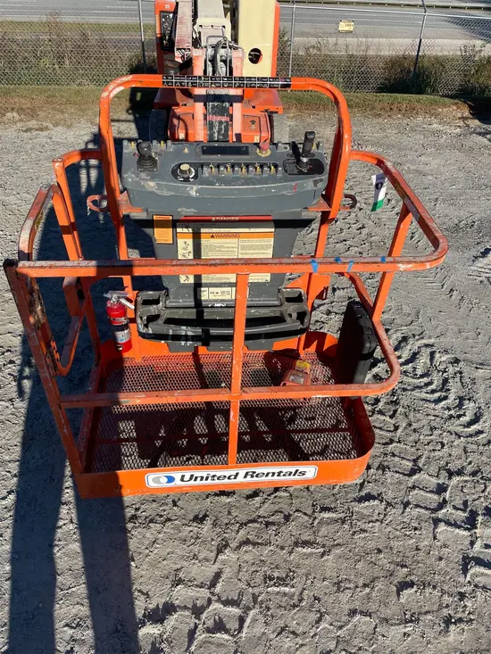 2014 JLG E400AJPN Articulating Boom Lift