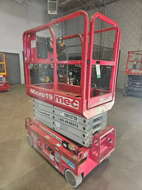 2018 MEC MICRO 19 Scissor Lift