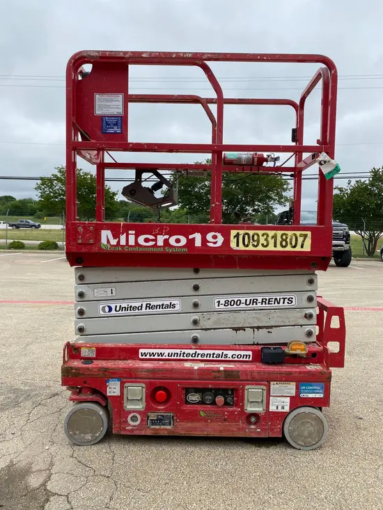 2019 MEC MICRO 19 Scissor Lift