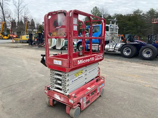 2017 MEC MICRO 19 Scissor Lift