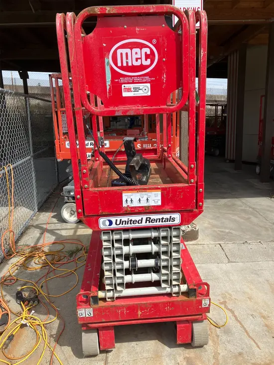 2018 MEC MICRO 19 Scissor Lift