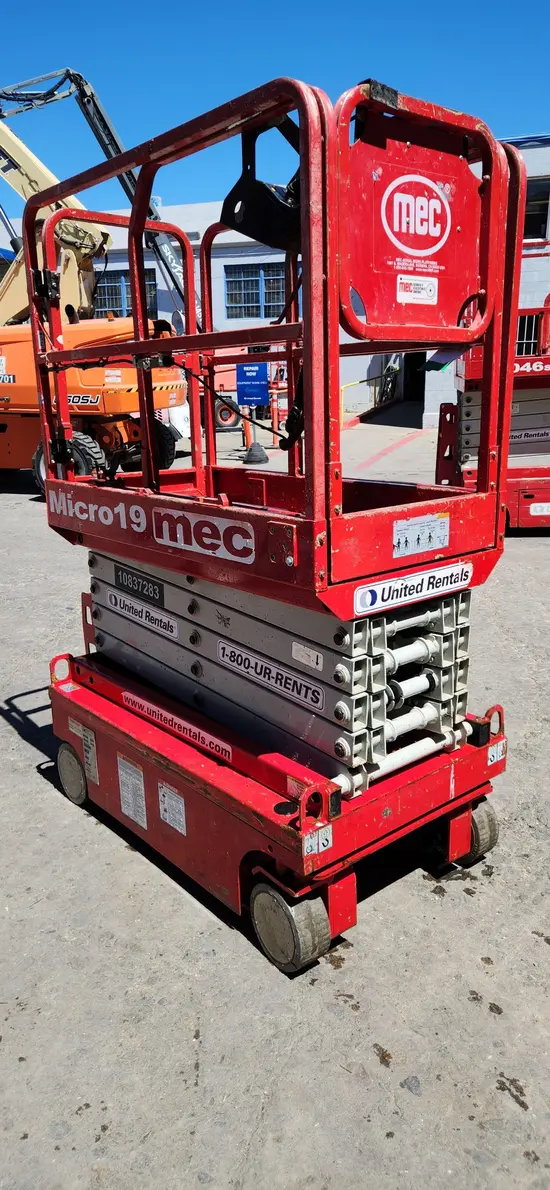 2018 MEC MICRO 19 Scissor Lift