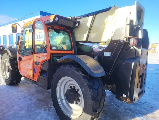 2018 JLG 1055 Forklift