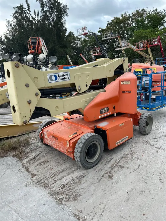2017 JLG E400AJPN Articulating Boom Lift