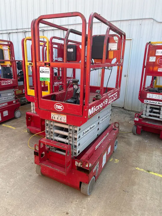 2019 MEC MICRO 19 Scissor Lift