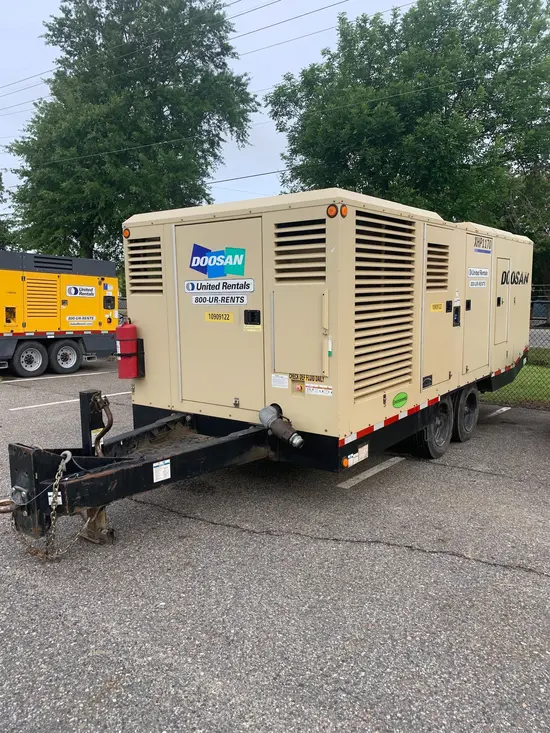 2019 Doosan XHP1170WCU-T4F Air Compressor