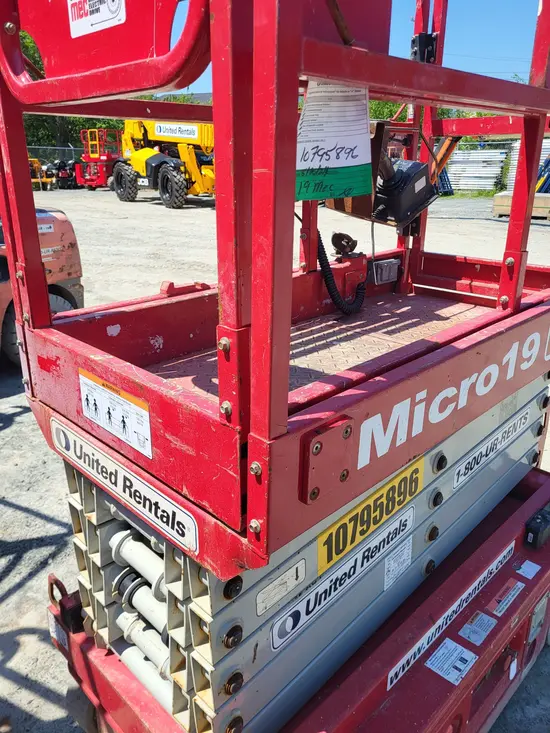 2018 MEC MICRO 19 Scissor Lift