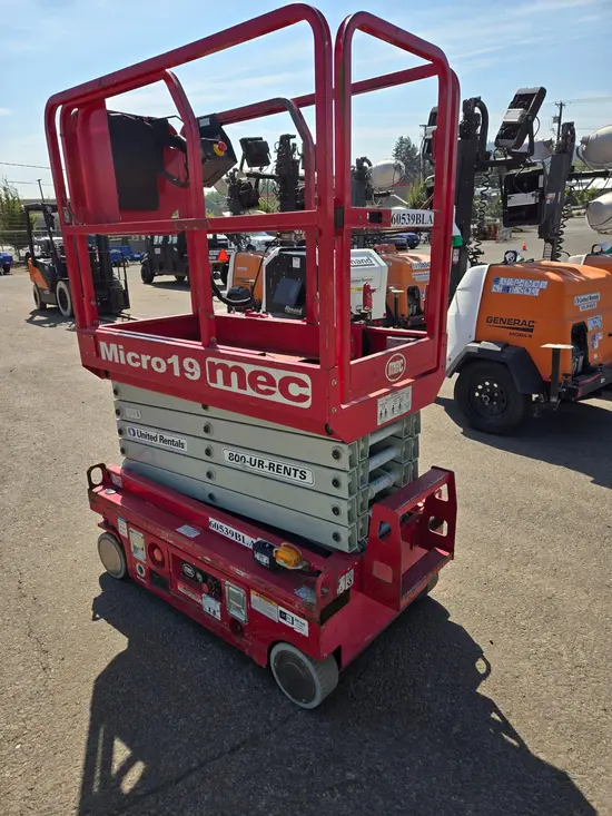 2018 MEC MICRO 19 Scissor Lift