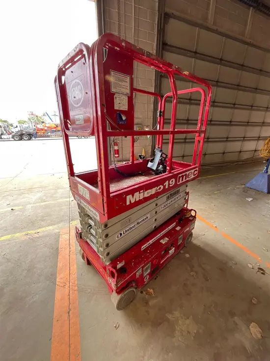 2018 MEC MICRO 19 Scissor Lift