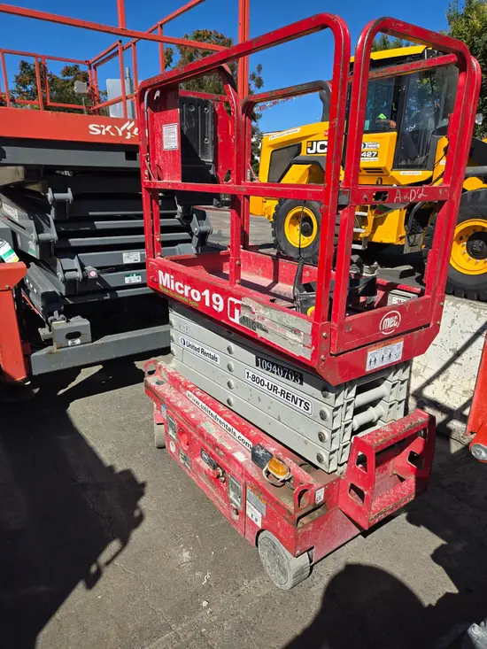 2019 MEC MICRO 19 Scissor Lift