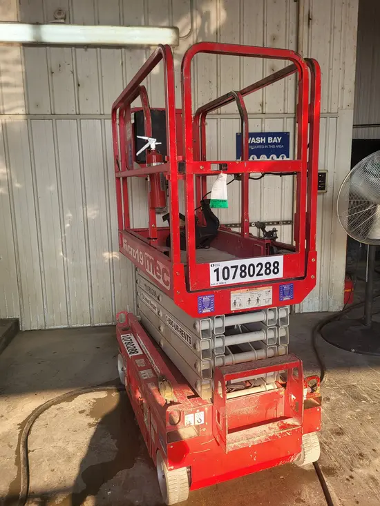 2018 MEC MICRO 19 Scissor Lift